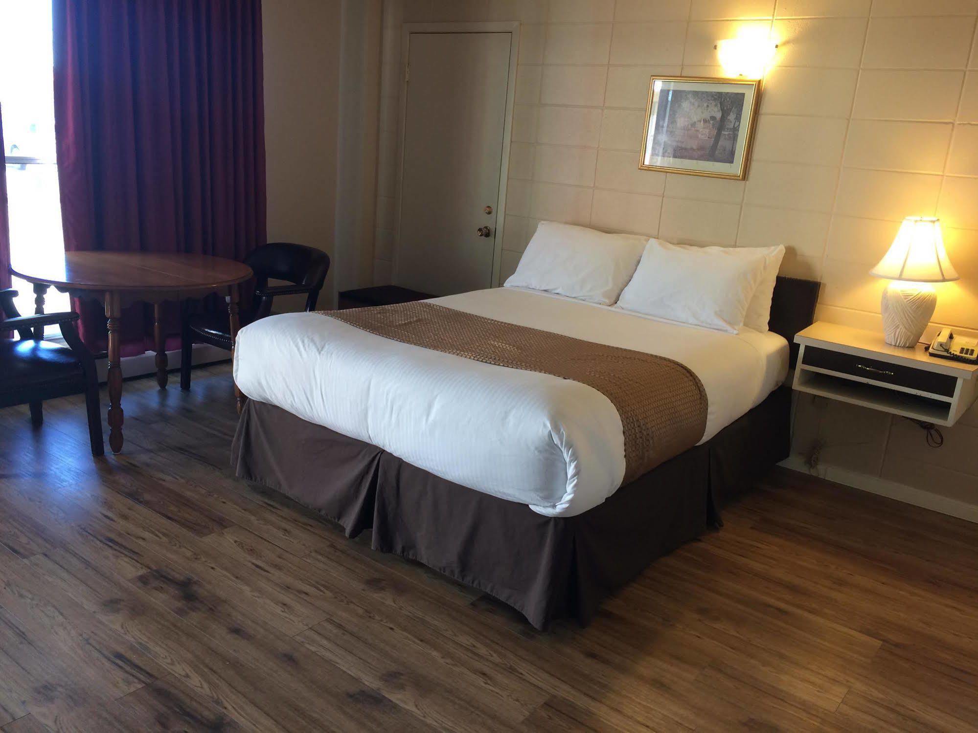 Siesta Motel Olds 外观 照片