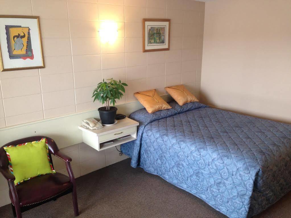 Siesta Motel Olds 外观 照片
